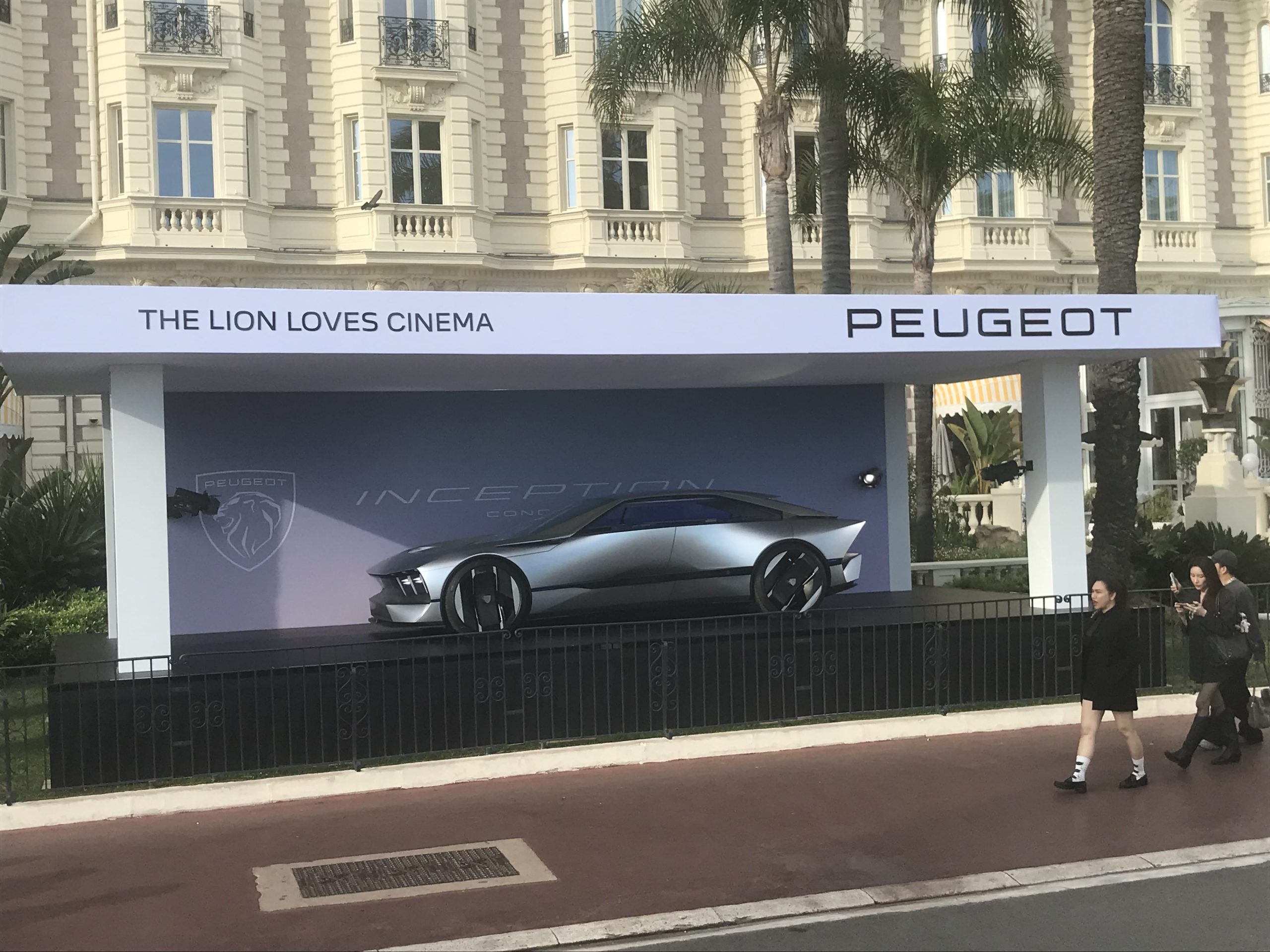 EG-Print_impression-toile-grand-format_Peugeot-Festival-de-Cannes