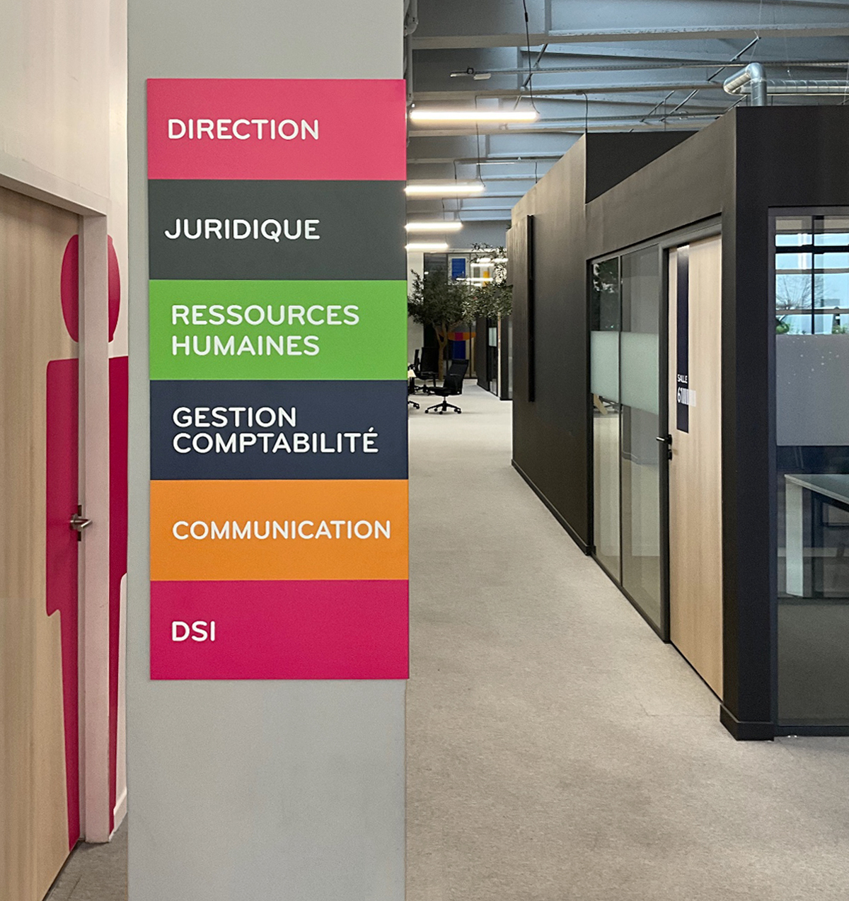 Group_design-espace_Signalétique5
